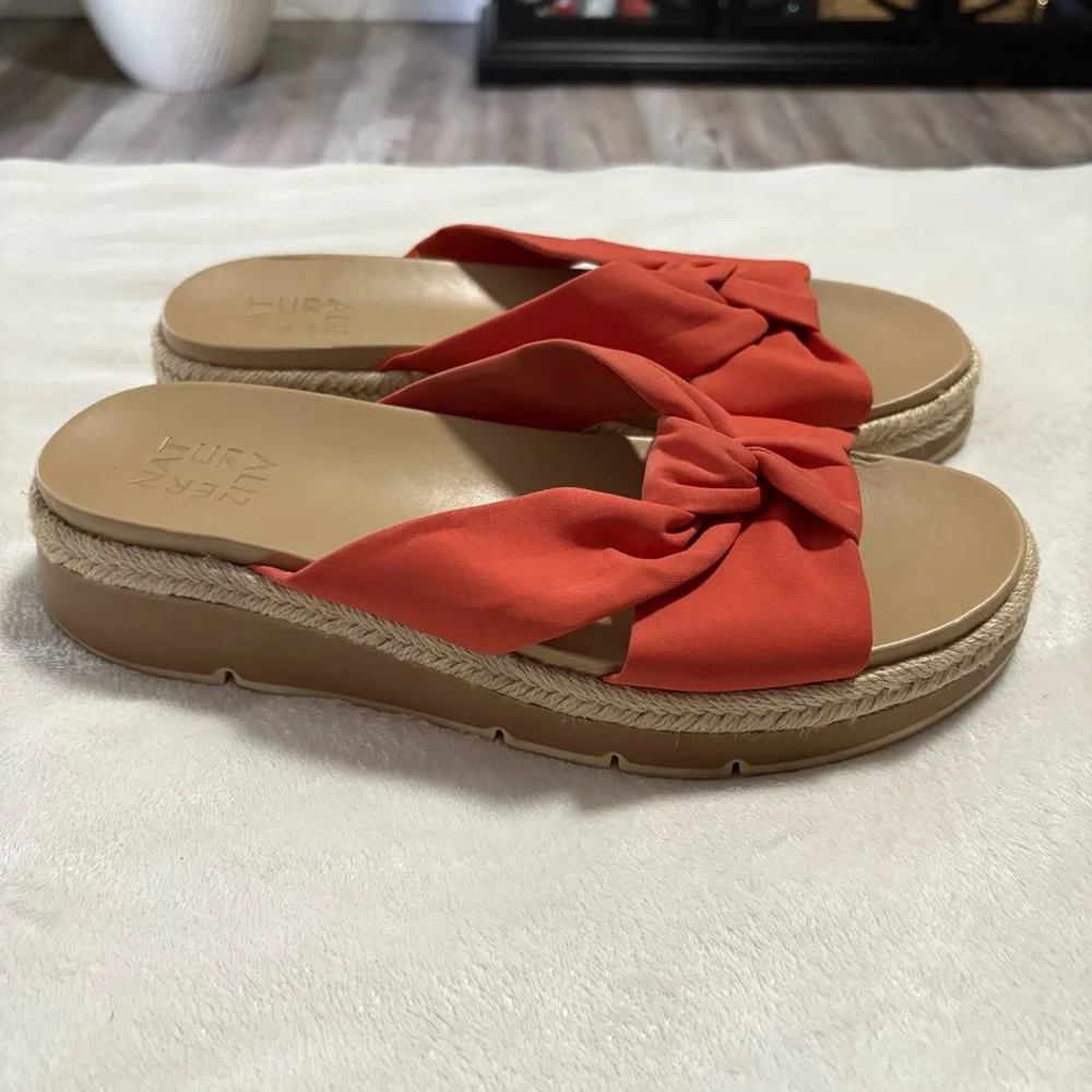 Naturalizer Dayana slide sandal in the Melon Sorbet‎ color.